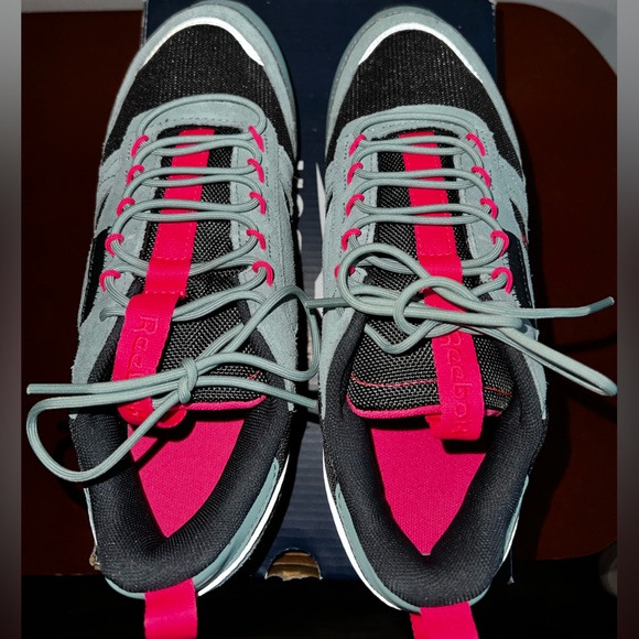 Women’s Reebok Shoes - Picture 5 of 8